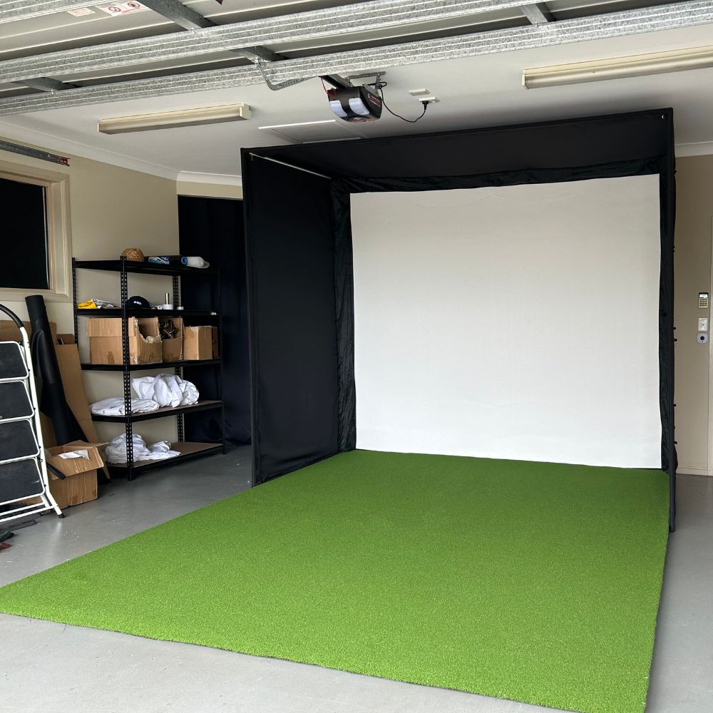 Bayside_golf_enclosure_in_a_garage