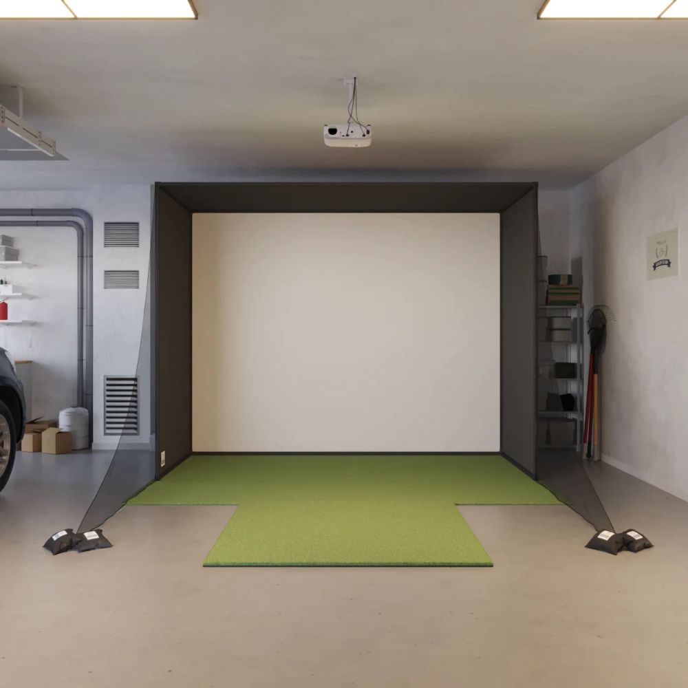 Golf_enclosure_for_a_golf_simulator_setup_and_placed_in_front_of_golf_mats