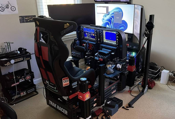 High-end flight sim cockpit with motion